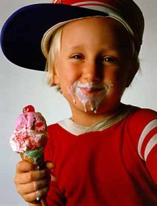 criança com sorvete